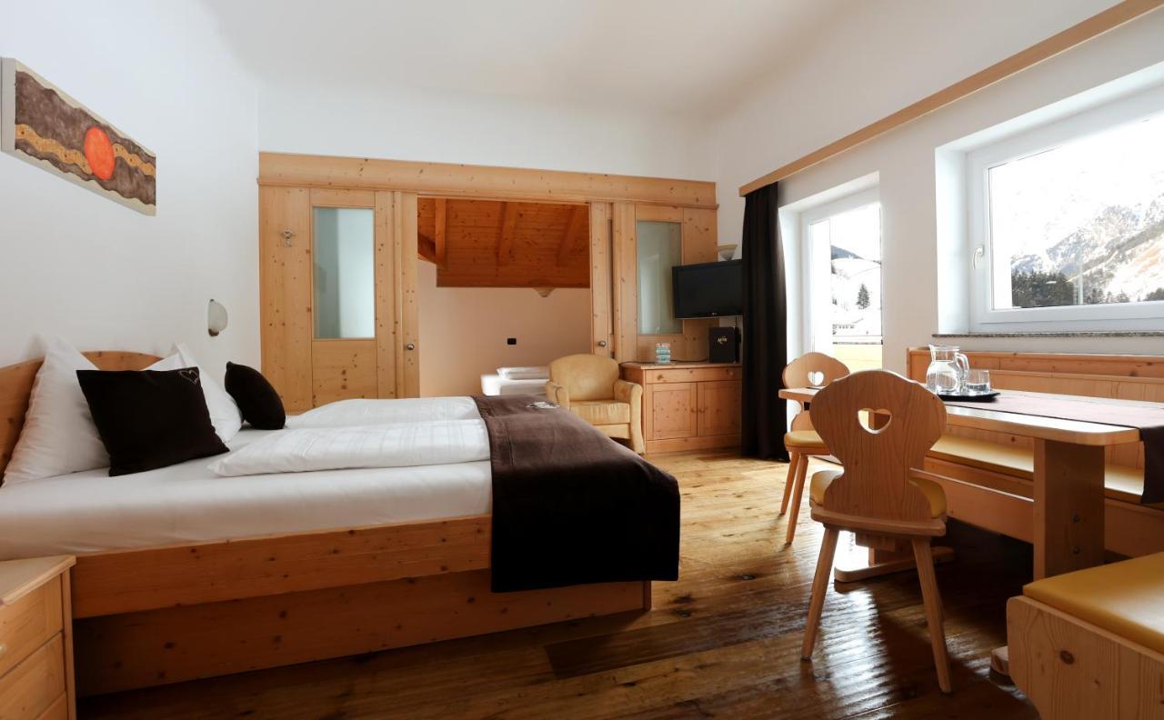 Hotel Alpin คอลเลอิซาร์โค ภายนอก รูปภาพ