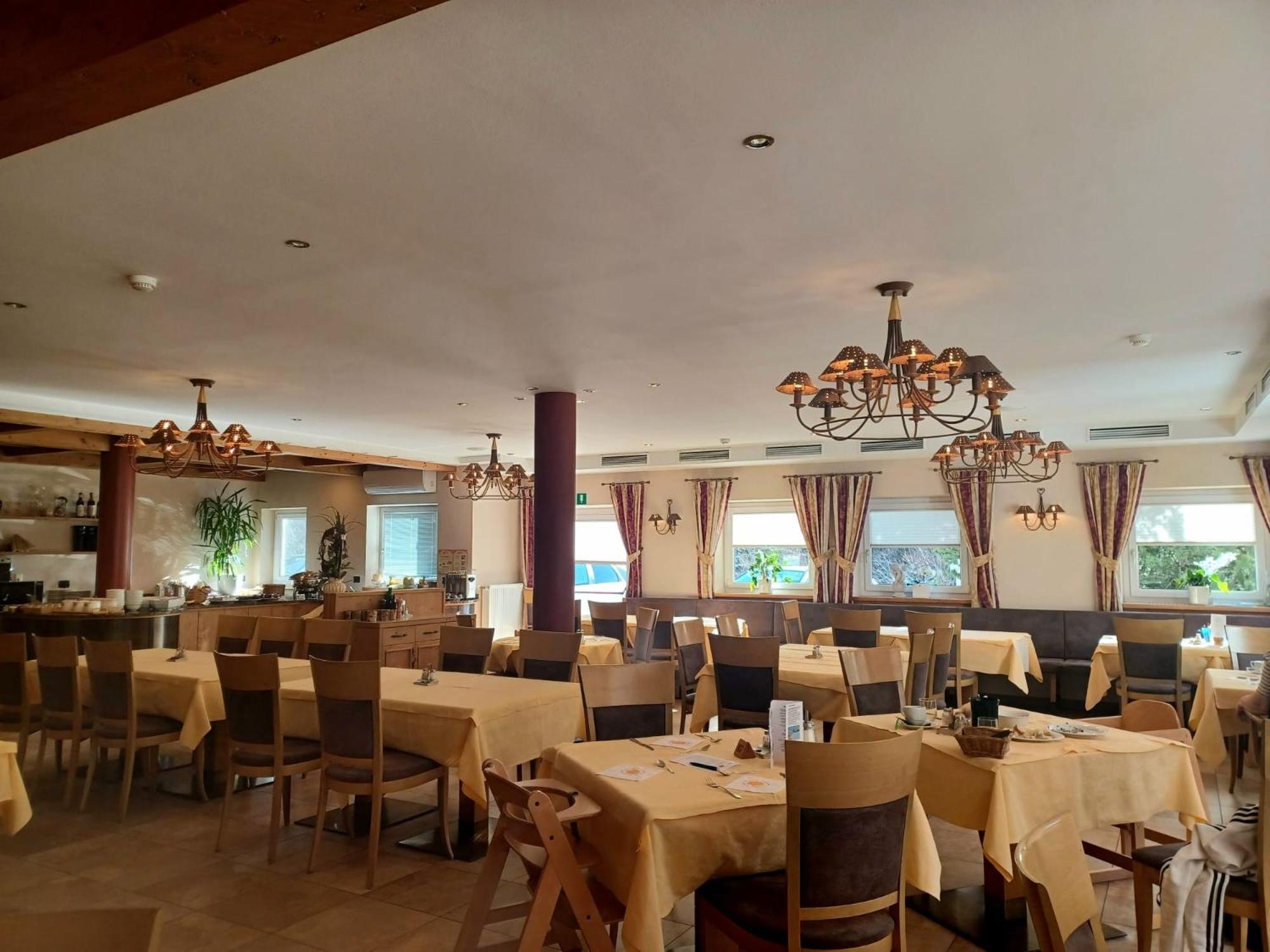 Hotel Alpin คอลเลอิซาร์โค ภายนอก รูปภาพ