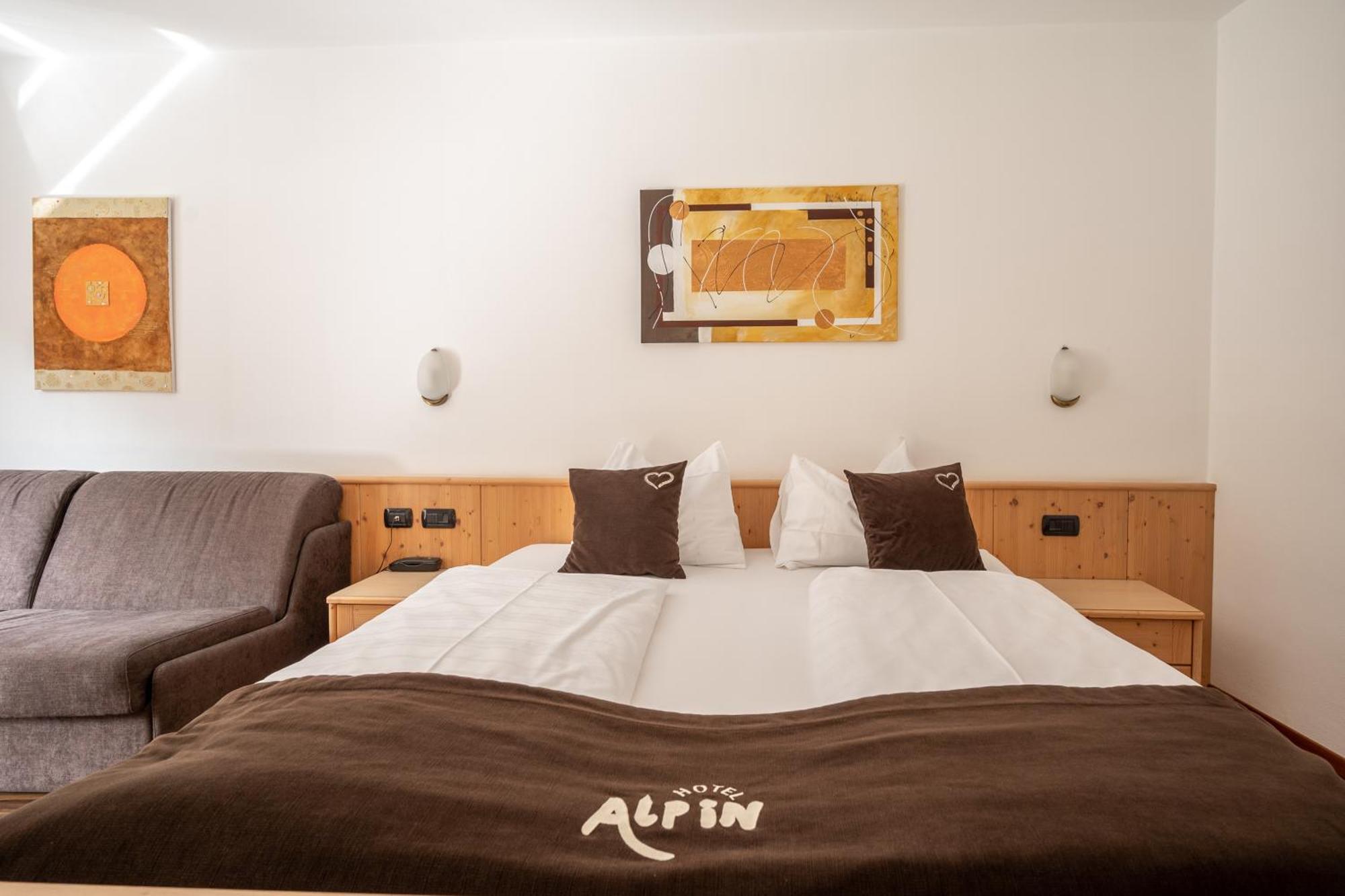 Hotel Alpin คอลเลอิซาร์โค ภายนอก รูปภาพ