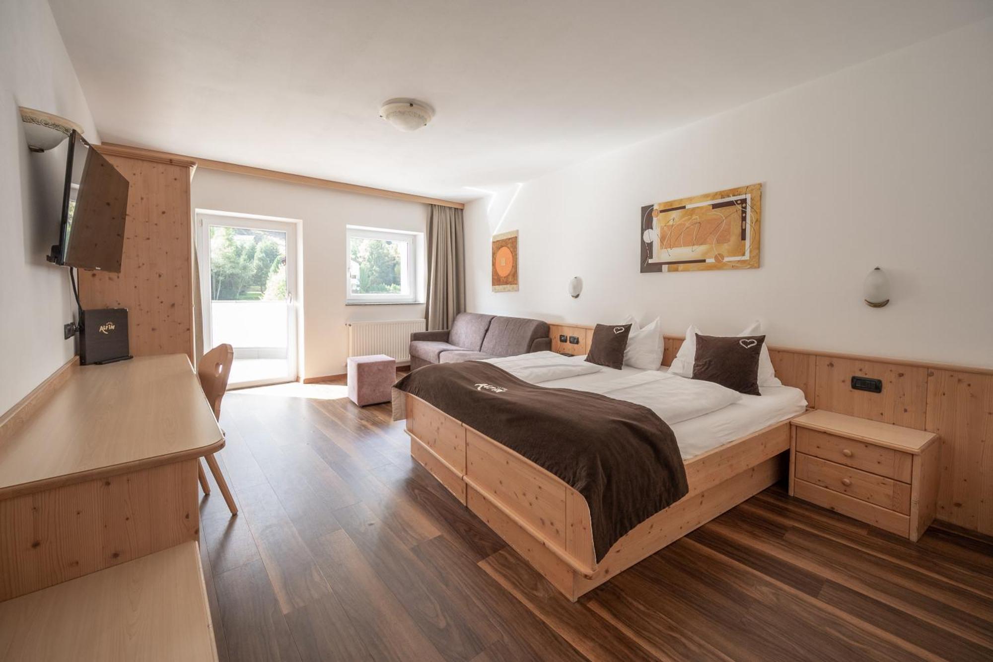 Hotel Alpin คอลเลอิซาร์โค ภายนอก รูปภาพ