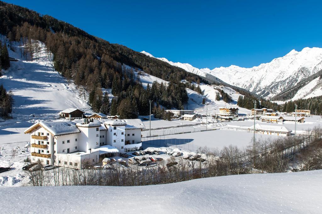 Hotel Alpin คอลเลอิซาร์โค ภายนอก รูปภาพ