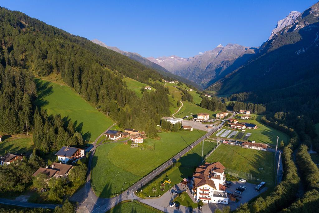 Hotel Alpin คอลเลอิซาร์โค ภายนอก รูปภาพ