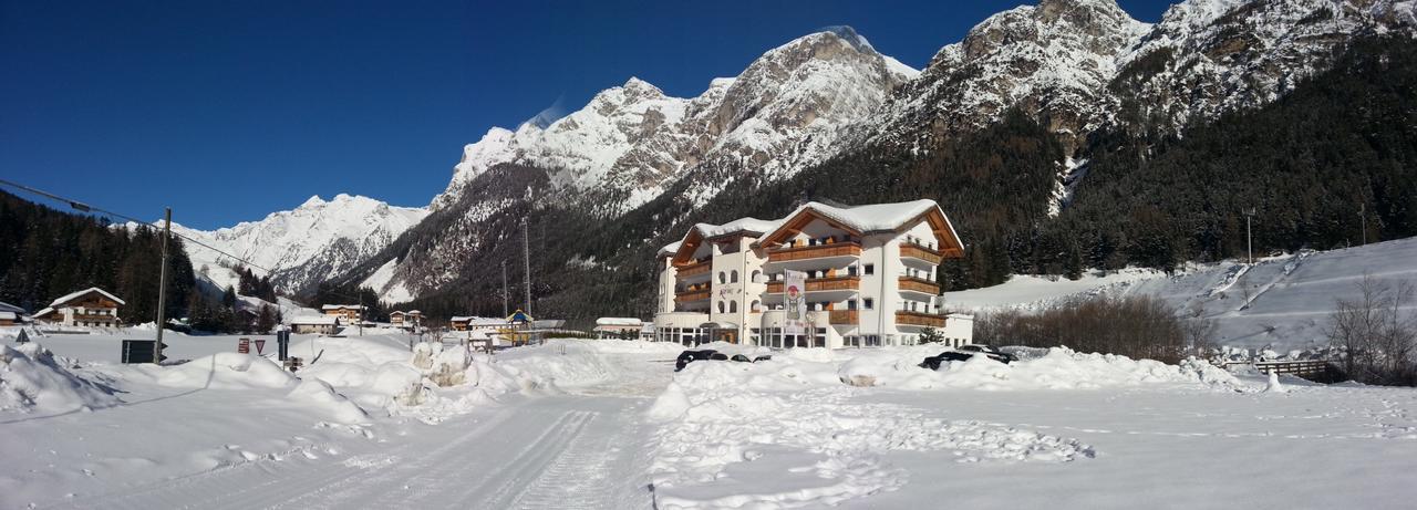 Hotel Alpin คอลเลอิซาร์โค ภายนอก รูปภาพ